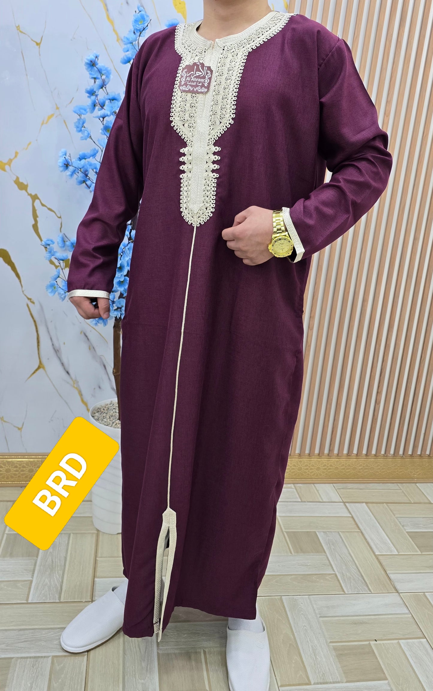 عند الطلب قم بإختيار الموديل والقياس معا